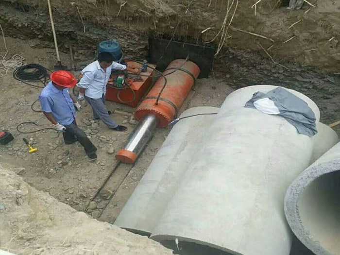 液壓頂管機施工現場